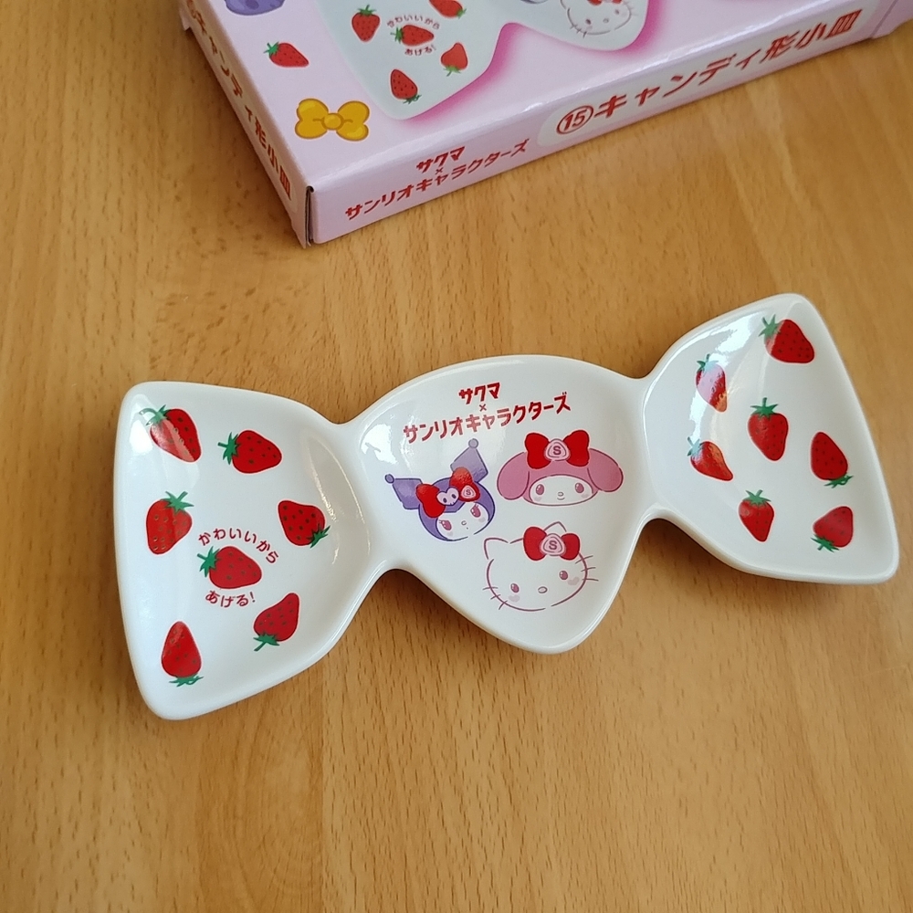 Sanrio x Sakuma Strawberry Milk Candy kuji candy tray